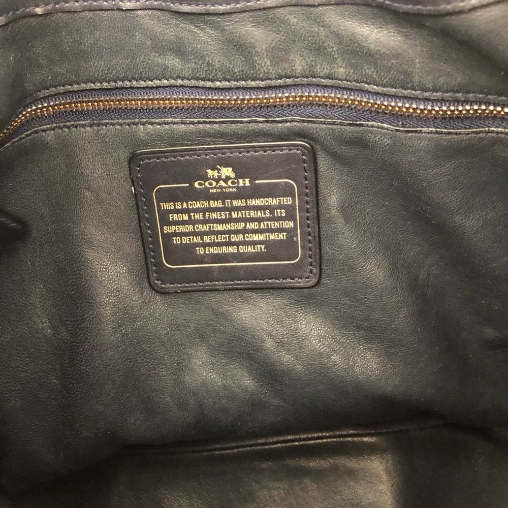 Large Coach shoulder bag. - Picture 10 of 16